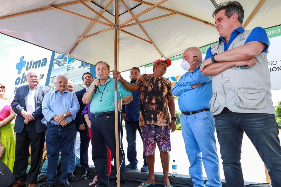 Elmano e Ciro visitam obra da nova ponte de Parnaíba.