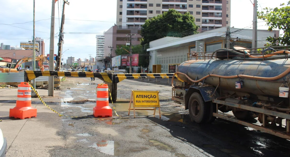 Trecho da Avenida Homero Castelo Branco é interditado por obra