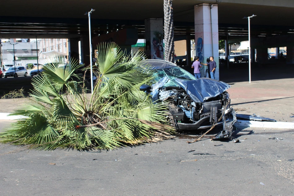 Acidente na avenida Marechal Castelo Branco