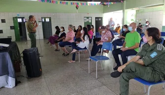 Cipe se reuni com diretores de escolas sobre segurança escolar.