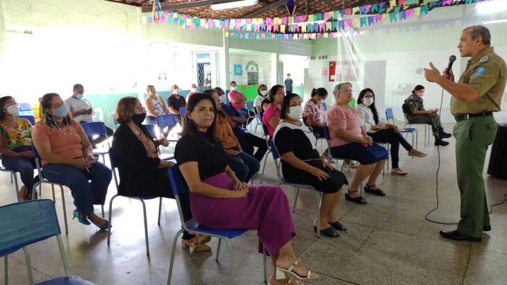 Cipe se reuni com diretores de escolas sobre segurança escolar.