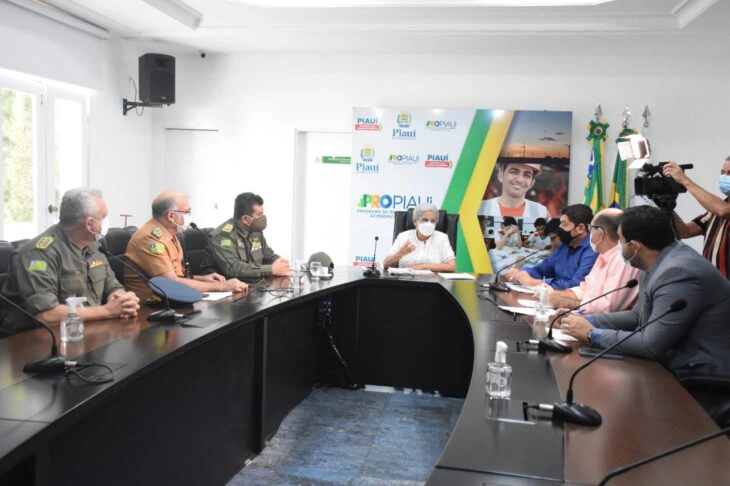 Regina Sousa debate sobre estratégias durante período de seca no Piauí.