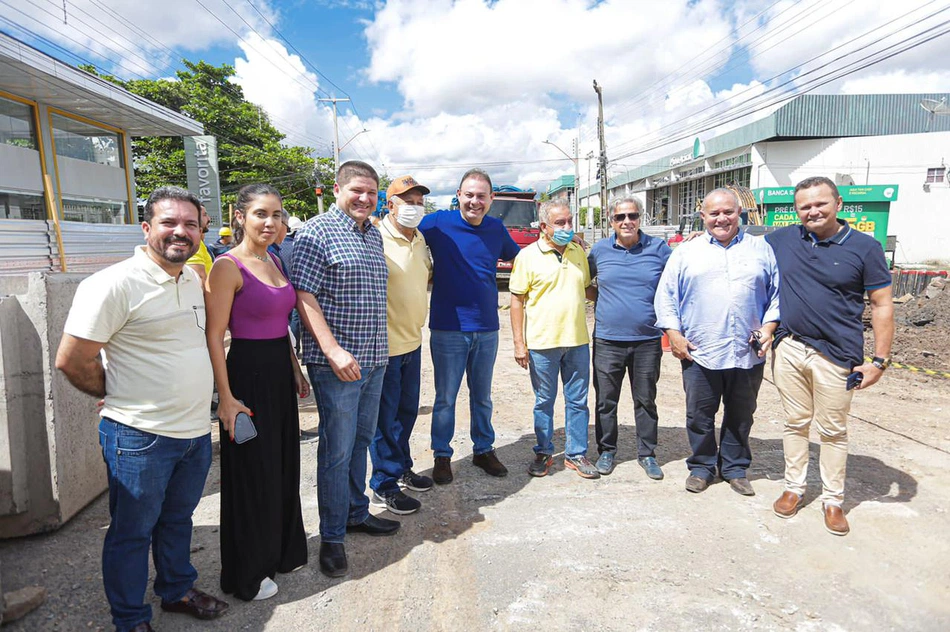 Prefeito Dr. Pessoa em visita às obras na zona Sul e Leste da capital.