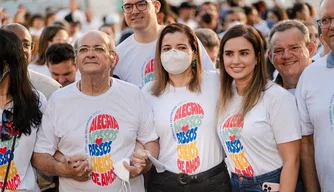 Sílvio Mendes e Bárbara Soares na 27ª Caminhada da Fraternidade em Teresina.