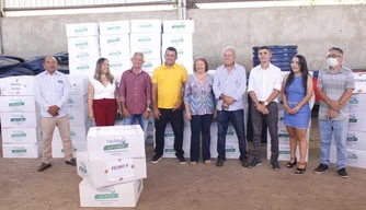 Entrega de 100 kits de irrigação agrícola.