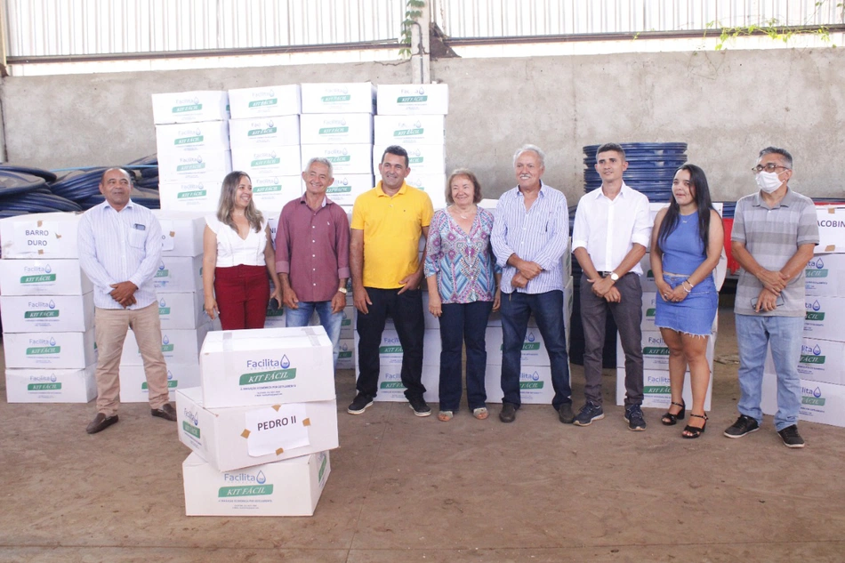 Entrega de 100 kits de irrigação agrícola.