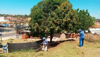 Equipes de limpeza da Prefeitura de Teresina realizam mutirão de limpeza.