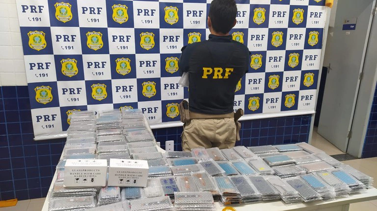 Acessórios falsificados apreendidos  em Floriano.