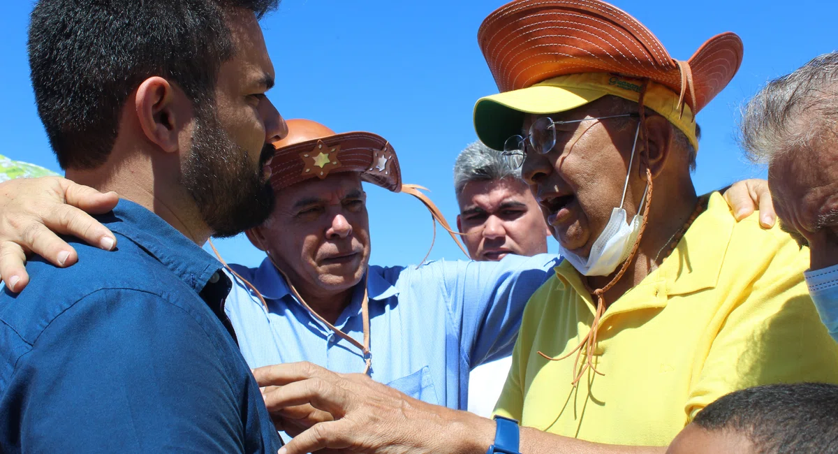 Dr. Pessoa em visita a obra do Mercado Renascença II.