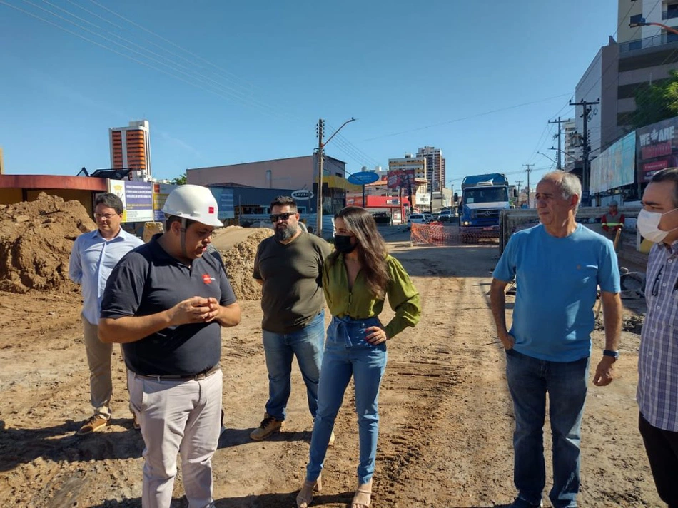 Obra da galeria da zona Leste de Teresina.