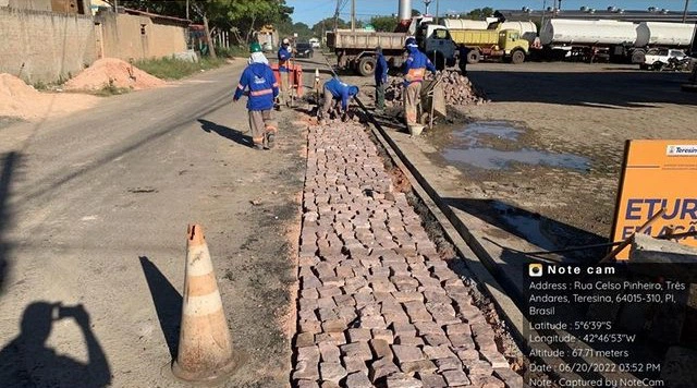 Obras na avenida Celso Pinheiro