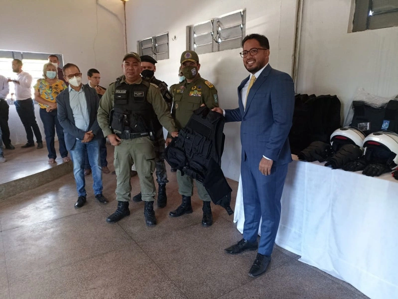 Evento solene de recebimento de equipamentos policiais em Teresina.