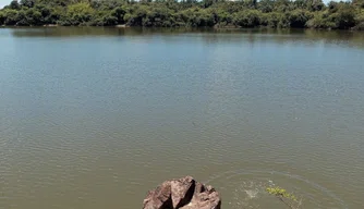 Rio Longá, em Esperantina.