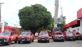 Solenidade de entrega de viaturas para corpo de bombeiros