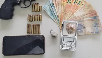 Apreensão de arma de fogo e drogas.