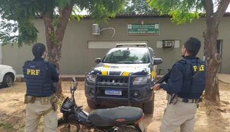 Motocicleta recuperada pela PRF no município de Gilbués.