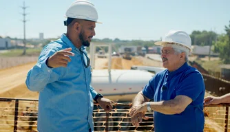 Senador Elmano Férrer em visita ao Viaduto do Mercado do Peixe.