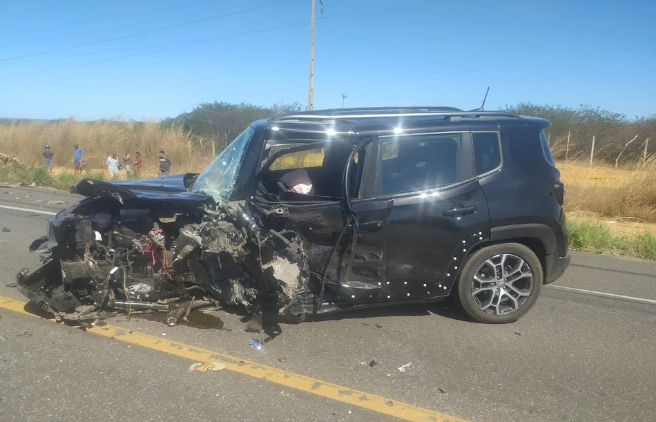 Carro após colisão em Colônia do Gurguéia.