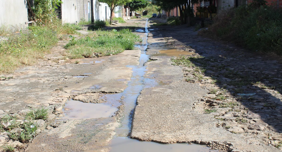 Esgoto a céu aberto em Teresina