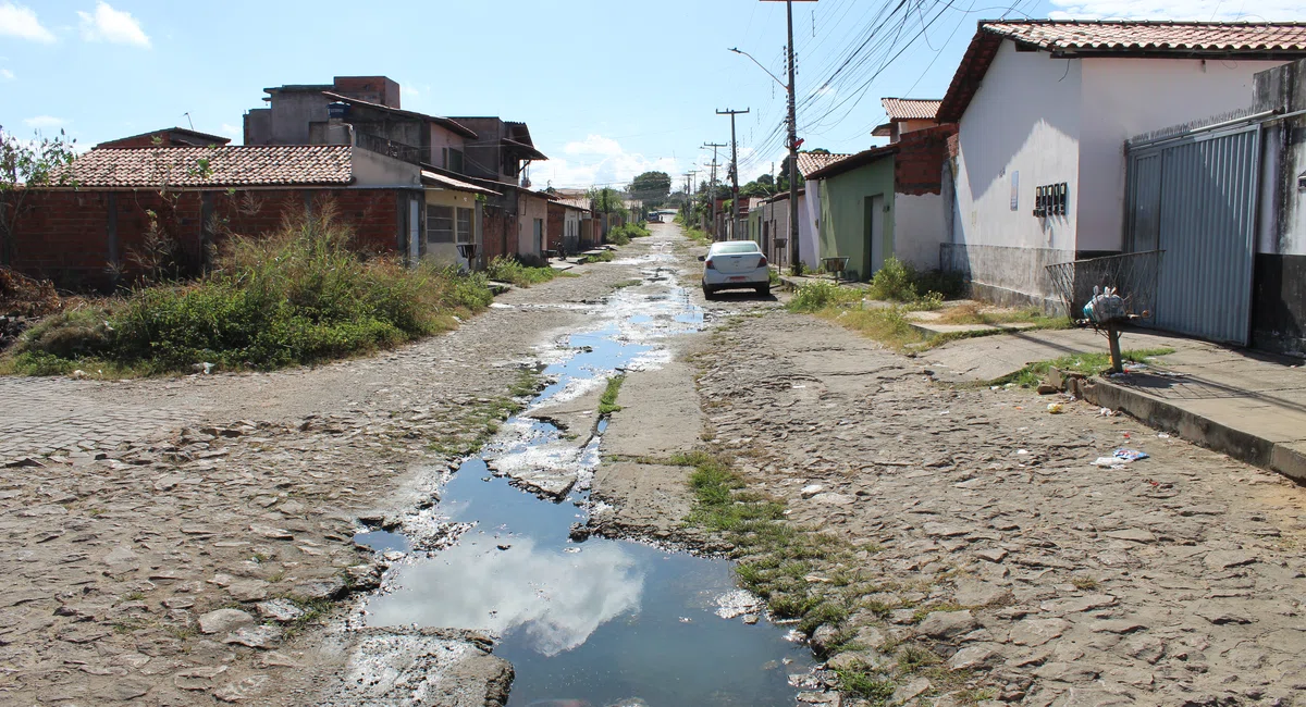 Esgoto a céu aberto em Teresina