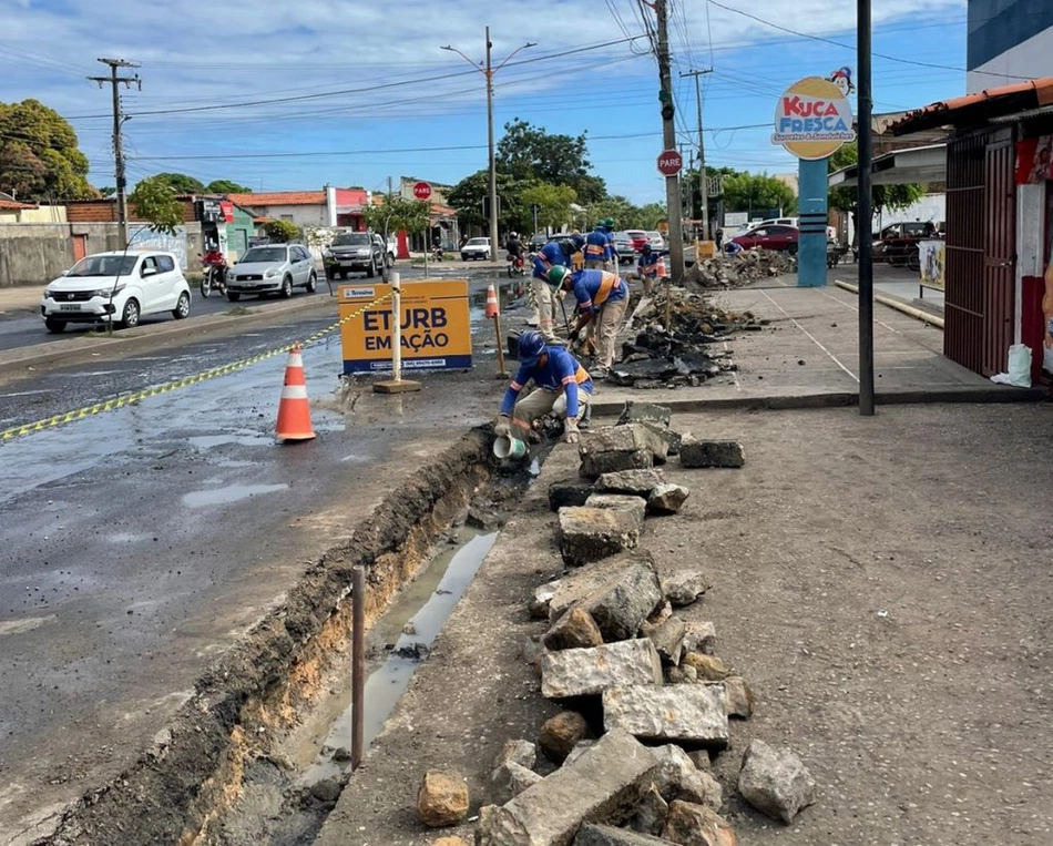 Obras de microdrenagem e recuperação asfáltica na avenida Centenário.