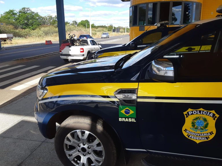 Carro apreendido pela PRF em Valença do Piauí.