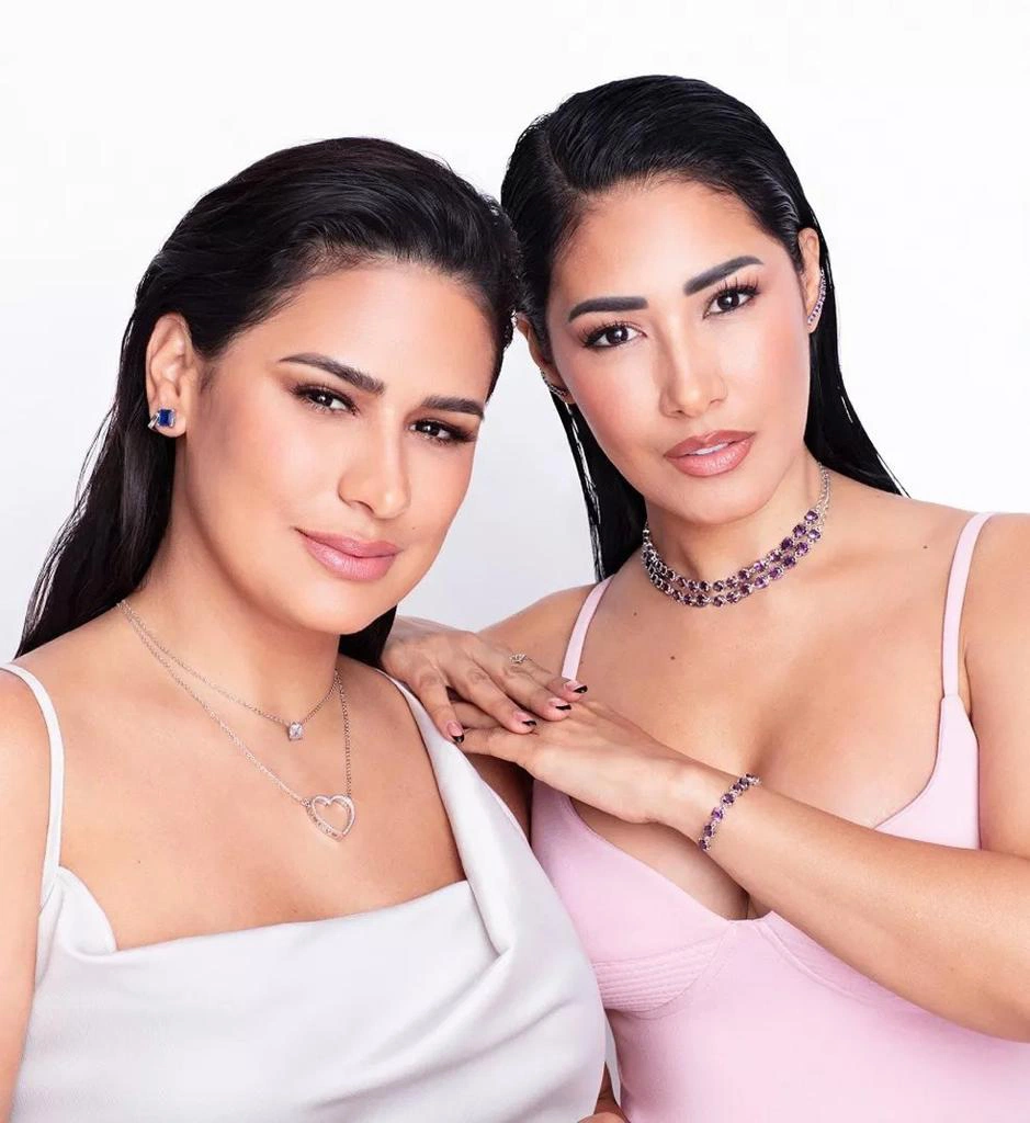 Simone & Simaria.