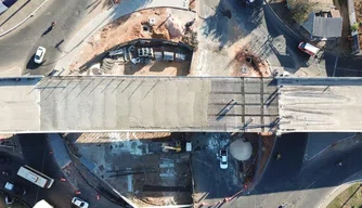 Etapa de concretagem no Viaduto da Tabuleta, localizado na zona Sul de Teresina.