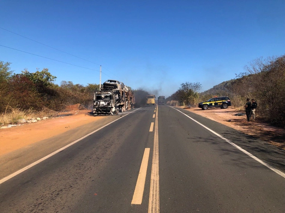 Incêndio em caminhão na BR-230