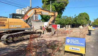 Trecho interditado na Avenida Senador Area Leão.