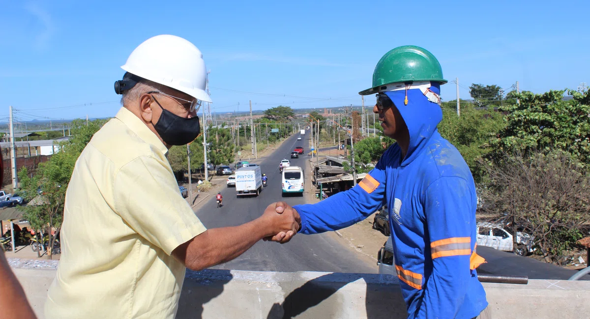 Dr. Pessoa visita obra do viaduto da Tabuleta nesta terça