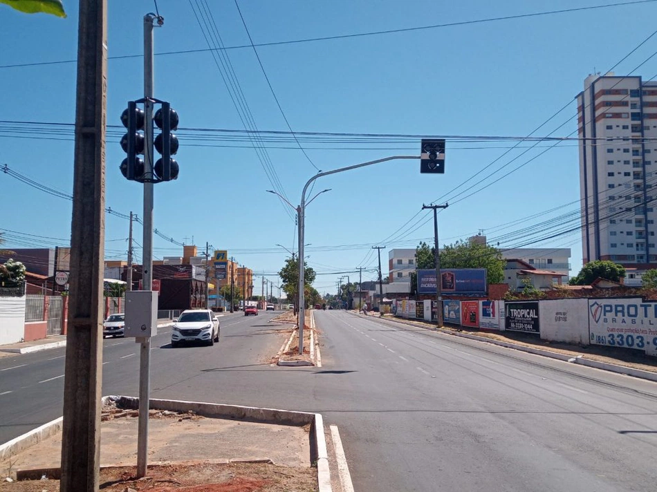 Novos semáforos da Avenida Zequinha Freire.