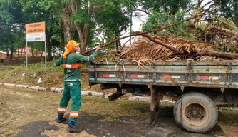 Equipe de limpeza da Prefeitura de Teresina.