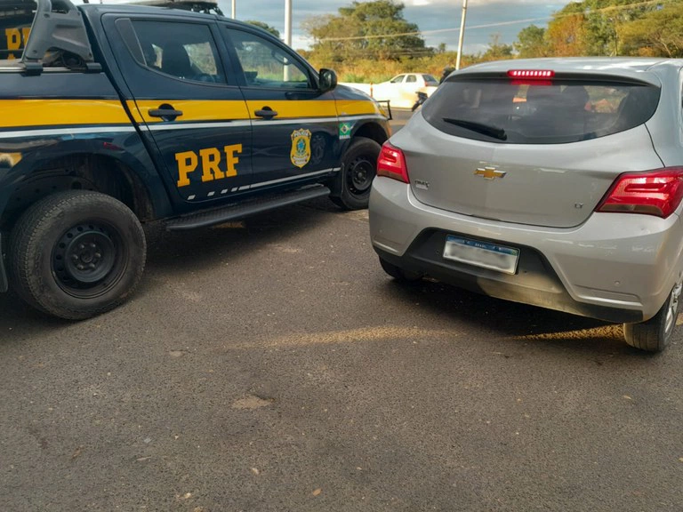 Carro apreendido pela PRF em Teresina.