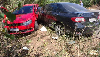 Colisão entre dois carros na cidade Buriti dos Lopes.