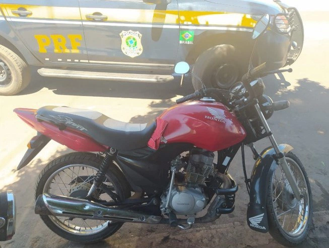 Motocicleta recuperada na cidade de Santo Antônio de Lisboa.