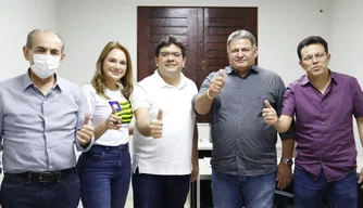 Rafael Fonteles recebe adesão do prefeito de Barra D'Alcântara