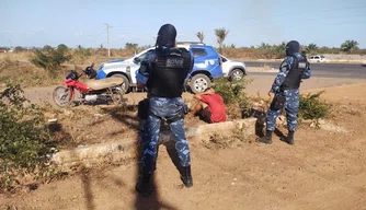 Suspeito e motocicleta roubada em Timon.