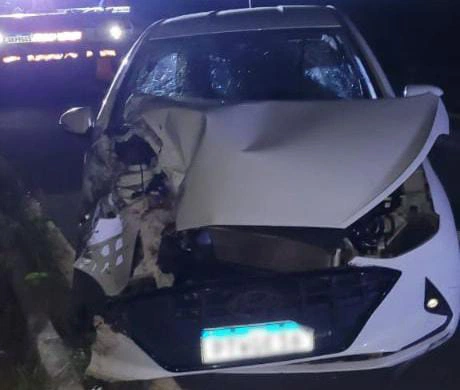 Colisão entre caminhão e carro resulta na morte do condutor do automóvel.