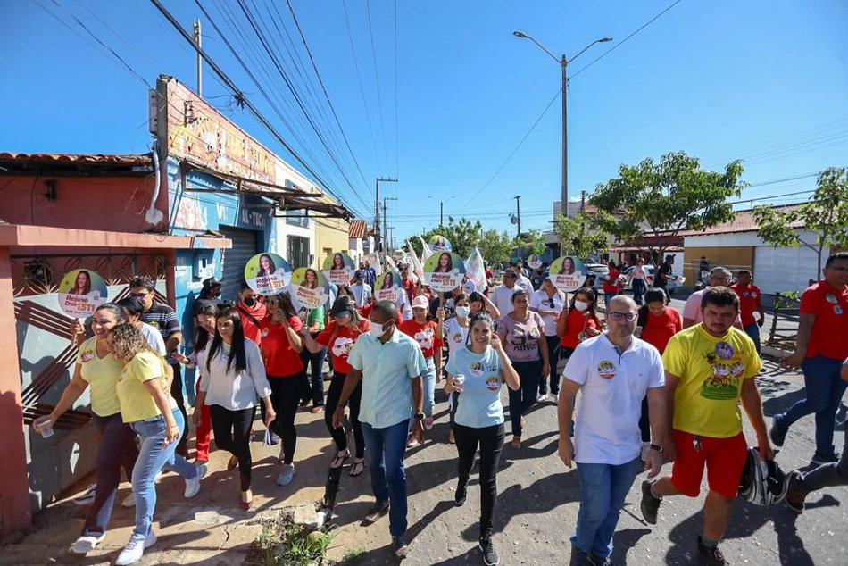 Rafael Fonteles e Wellington Dias em caminhada na Vila Maria, zona Leste de Teresina.