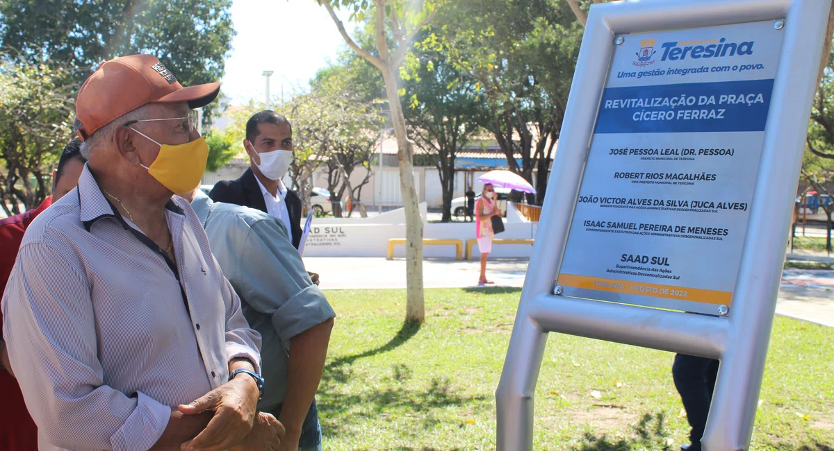 Dr. Pessoa em reinauguração da Praça Engenheiro Cícero Ferraz.