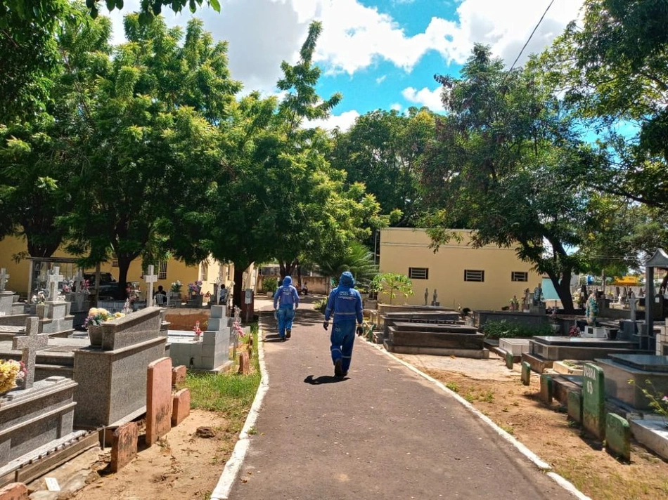 Equipes de limpeza da Prefeitura de Teresina realizam mutirão de limpeza.