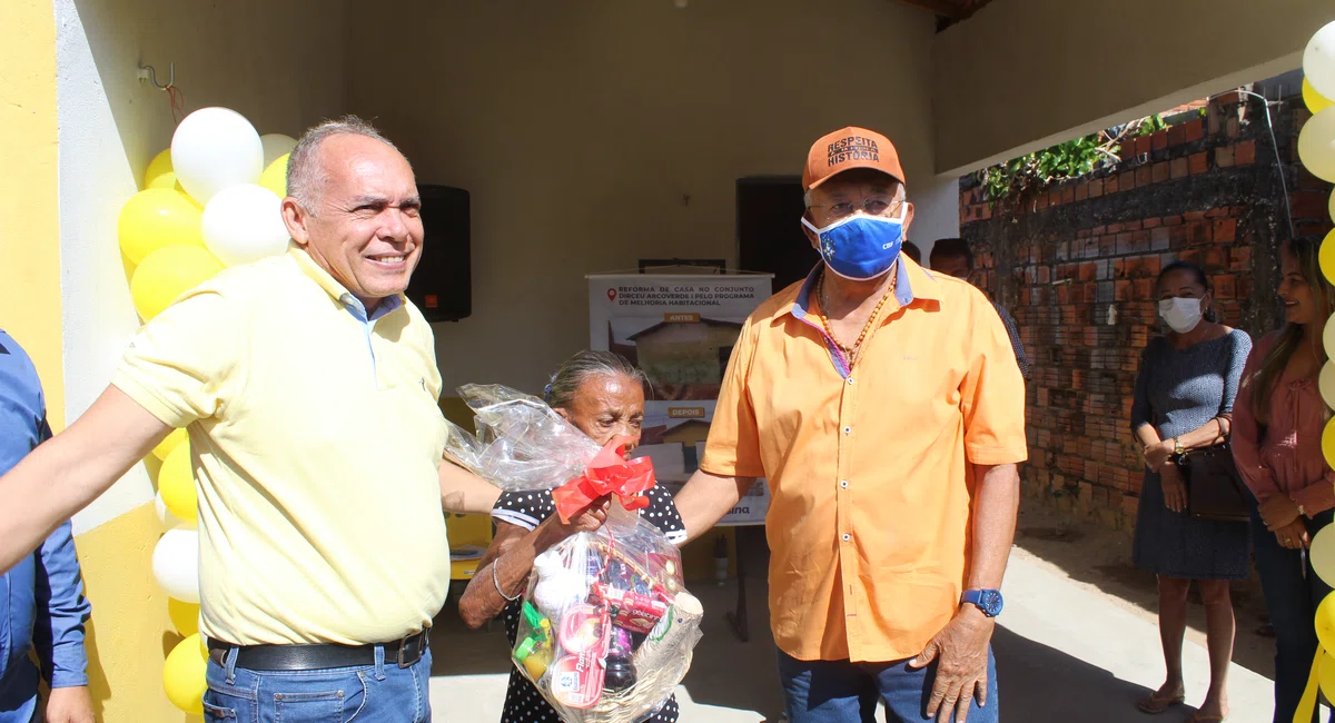 Entrega de casa para popular