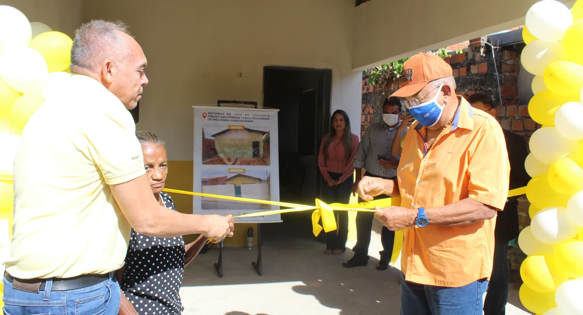 Entrega de casa para popular