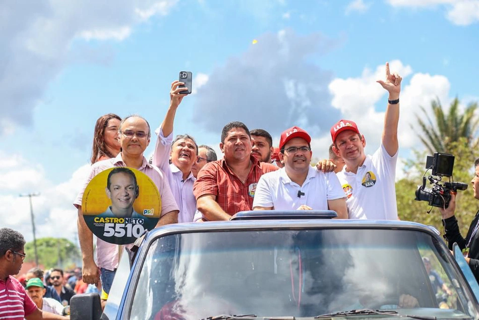 Rafael Fonteles e Wellington Dias em carreata no município de Madeiro.