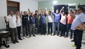 Sílvio Mendes em reunião com nove prefeitos da região do Vale do Sambito.