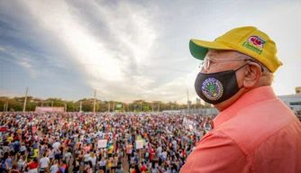 Dr. Pessoa prestigia performance da Esquadrilha da Fumaça em Teresina.