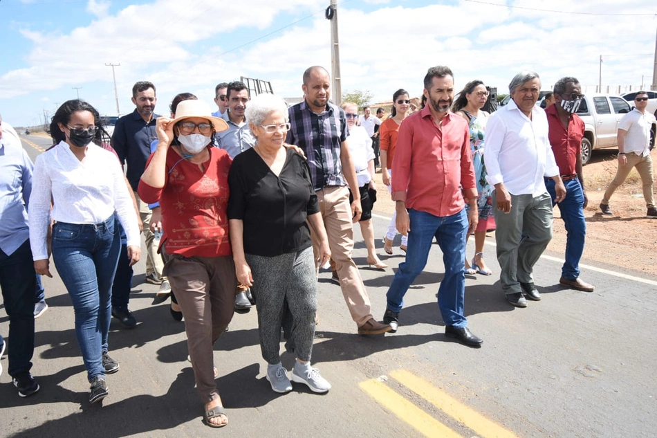 Governadora Regina Sousa entrega obra da PI-459 em Betânia do Piauí