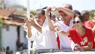 Rafael Fonteles e Wellington Dias em carreata na zona Norte da capital.