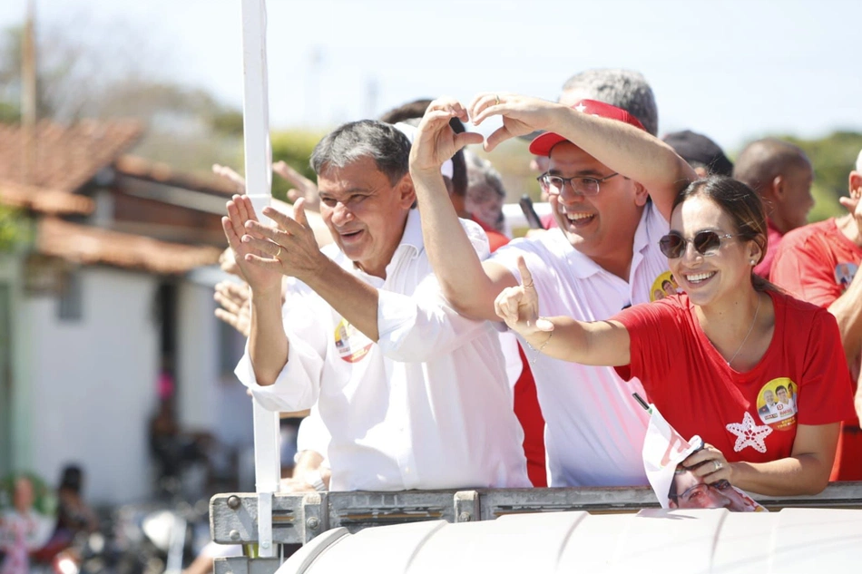 Rafael Fonteles e Wellington Dias em carreata na zona Norte da capital.